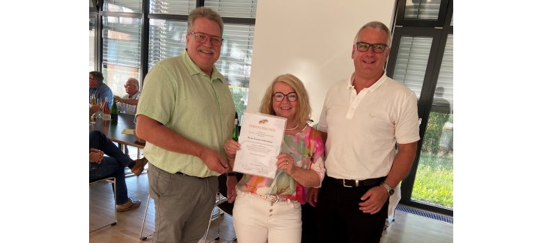 Ilona-Karola Schweitzer, geehrt vom Gemeinde- und Städtebund, mit Bürgermeister Christian Sommer und Ortsbürgermeister a.D. martin Baumstark.