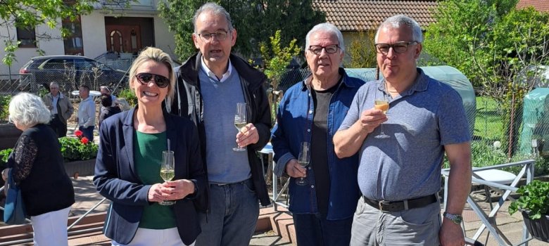 Ortsbürgermeisterin Tanja Treiling mit Georg Kern (Erster Kreisbeigeordneter), Ewald Henkenhaf (Beigeordneter) und Bürgermeister Christian Sommer. Ortsbürgermeisterin Tanja Treiling mit Georg Kern (Erster Kreisbeigeordneter), Ewald Henkenhaf (Beigeordneter) und Bürgermeister Christian Sommer.